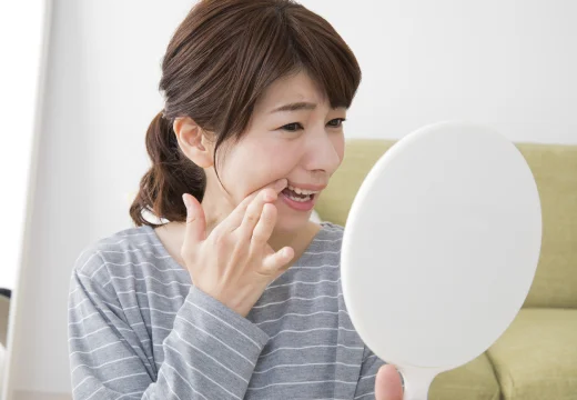 顎の痛みを訴える人